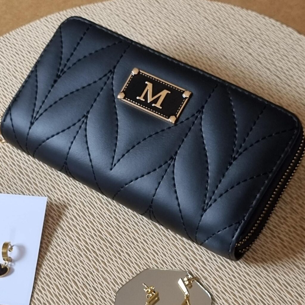 Billetera Mariana negra