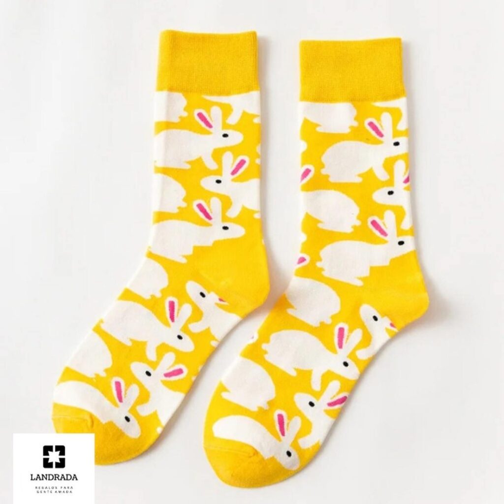 Calcetín amarillo conejo