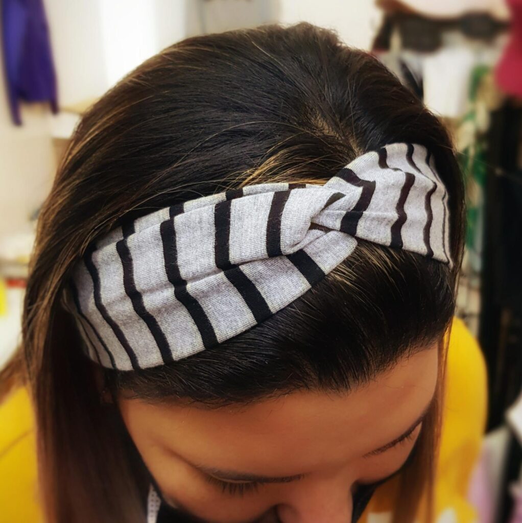 Cintillo turbante delgado gris con negro